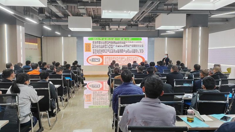 选址原则：贴近目标学员，交通便利